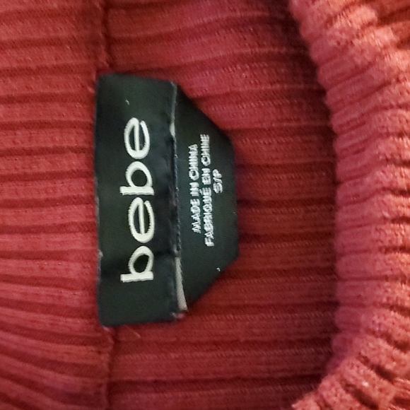 Bebe Crop Turtleneck, perfect for V-Day 🌹 - Picture 4 of 4